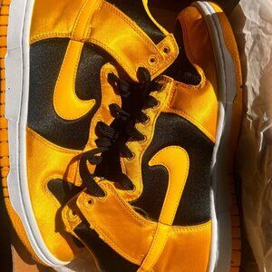 Nike Dunk High Satin GoldenVarsity Maize Black Womens Size 7 FN4216-001